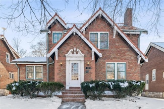 8250 Glen Echo Dr, Saint Louis, MO 63121