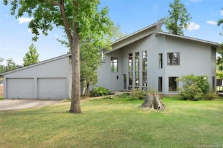 5037 S Saint Charles Ave, Lake Charles, LA 70605