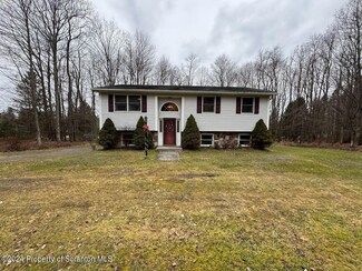 33 Beechnut Dr, Gouldsboro, PA 18424