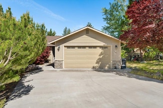 17315 Squirrel Ct, Weed, CA 96094