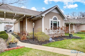 2360 Manoa Ln N, Toledo, OH 43615