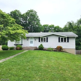 10 Willowbrook Dr, Branchville, NJ 07826