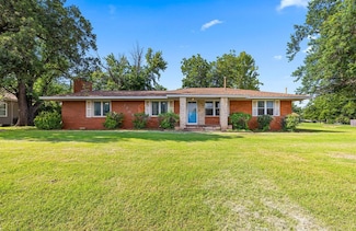 1705 E Oklahoma Ave, Guthrie, OK 73044