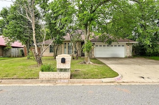 2732 SE 90th St, Moore, OK 73160