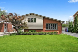 537 N Yale Ave, Villa Park, IL 60181