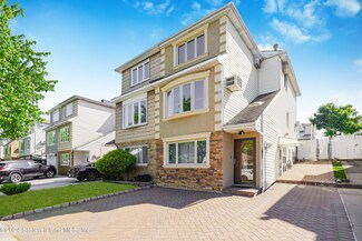 190 Sandalwood Dr, Staten Island, NY 10308