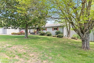 565 Hillcrest Cir, Etowah, TN 37331