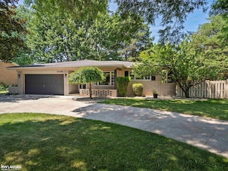 11585 Chicago Rd, Warren, MI 48093