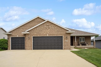 4833 Winghaven Dr, Waterloo, IA 50701