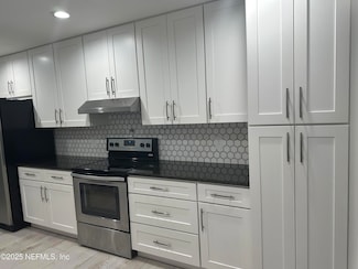 7335 Floral Ridge Dr, Jacksonville, FL 32277