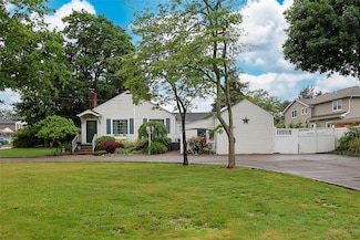 342 Northern Blvd, Saint James, NY 11780