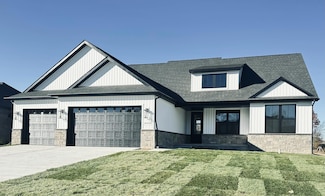 16420 Sleepy Hollow Dr, Fenton, MI 48430