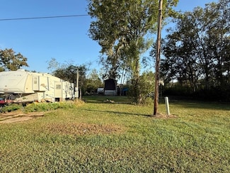 106 S Lake Dr, Angleton, TX 77515