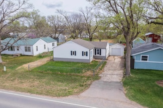 212 S Phelps Ave, Bentley, KS 67016