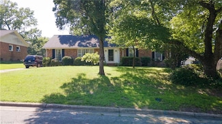 2702 Dumfries Rd, Greensboro, NC 27407