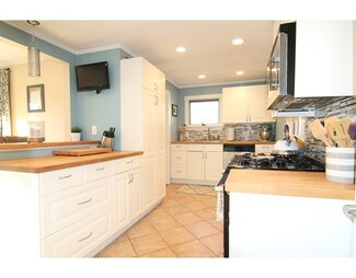 64 Charles St, Quincy, MA 02169