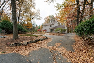 285 E Dunstable Rd, Nashua, NH 03062