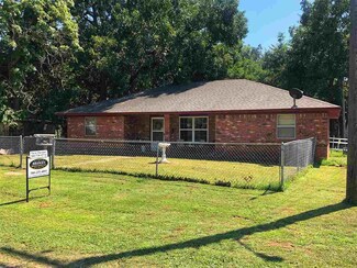 104 Hill Ave, Comanche, OK 73529