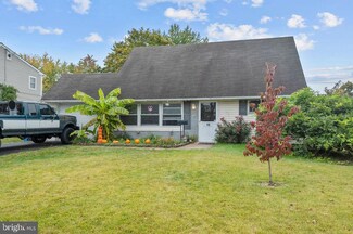 10 Ironwood Rd, Levittown, PA 19057