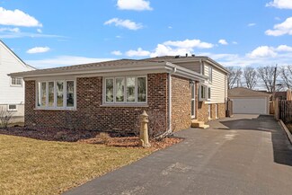 3919 N Lincoln St, Westmont, IL 60559