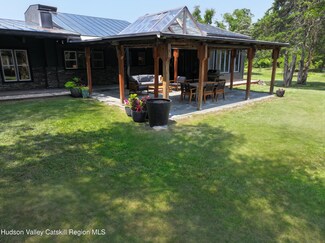 16 Spring Rd, Hudson, NY 12534