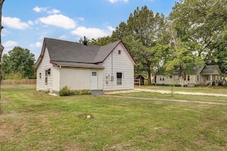 805 N Sycamore St, Lockwood, MO 65682