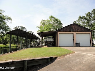 5007 Florida St, Bay Saint Louis, MS 39520