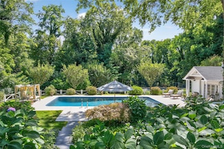 42 Clock Tower Ln, Old Westbury, NY 11568