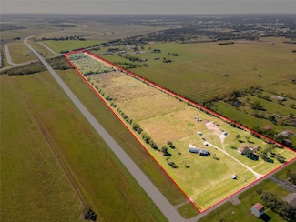 698 E County Road 341, Angleton, TX 77515