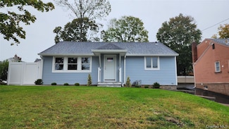 126 Forest Ave, Glen Cove, NY 11542