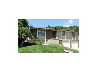 8506 Linda Ln, Pleasant Valley, MO 64068