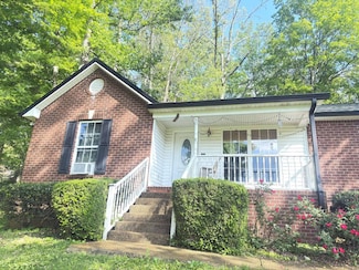 812 Hunters Crossing Ln, Springfield, TN 37172