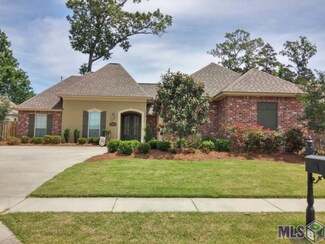9296 Villa Crossing Dr, Greenwell Springs, LA 70739