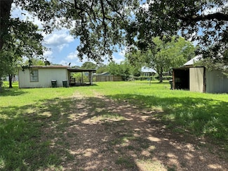 639 N Manse Ave, Giddings, TX 78942