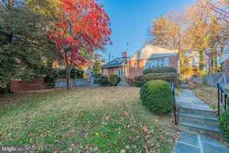 1323 Fernway Rd NW, Washington, DC 20012