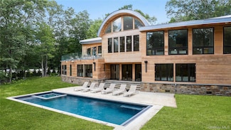 16 Col Sheldon Ln, Pound Ridge, NY 10576