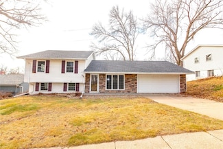 179 Brentwood Dr NE, Cedar Rapids, IA 52402