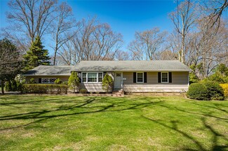 5 Cinderella Ln, Saint James, NY 11780