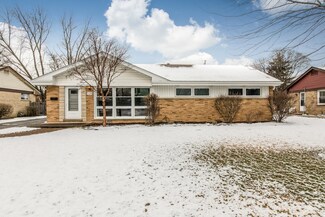526 Short Ln, Glenview, IL 60025