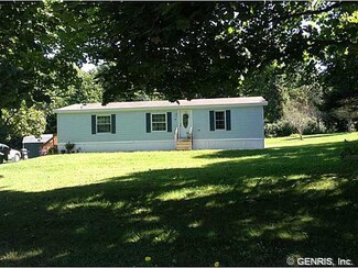 130 Maplewood Dr, Naples, NY 14512