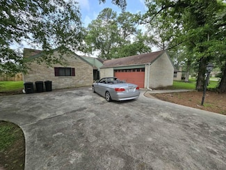 711 N Hyannis Port St, Crosby, TX 77532