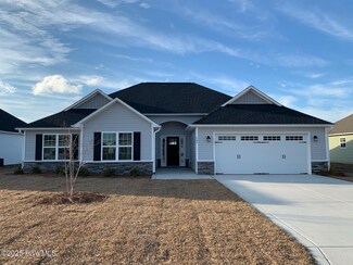 909 Uplands Ln, Jacksonville, NC 28546