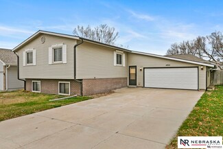 4921 NW 2nd St, Lincoln, NE 68521
