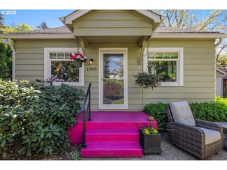 11606 SE Washington St, Portland, OR 97216