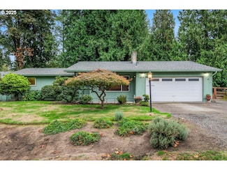 3896 Cedaroak Dr, West Linn, OR 97068