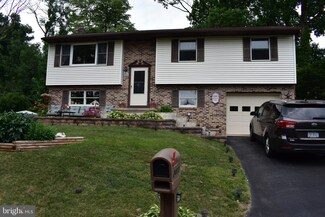 2419 Downing St, Reading, PA 19605