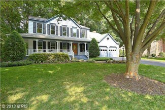 4898 Oakcrest Dr, Fairfax, VA 22030