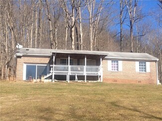 42 Brian Ln, Elkview, WV 25071