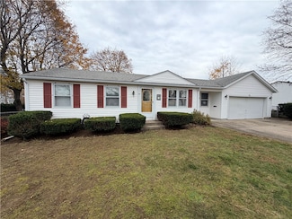 10 Stoneham Dr, Woonsocket, RI 02895