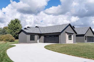 724 Westland Rd, New London, MN 56273